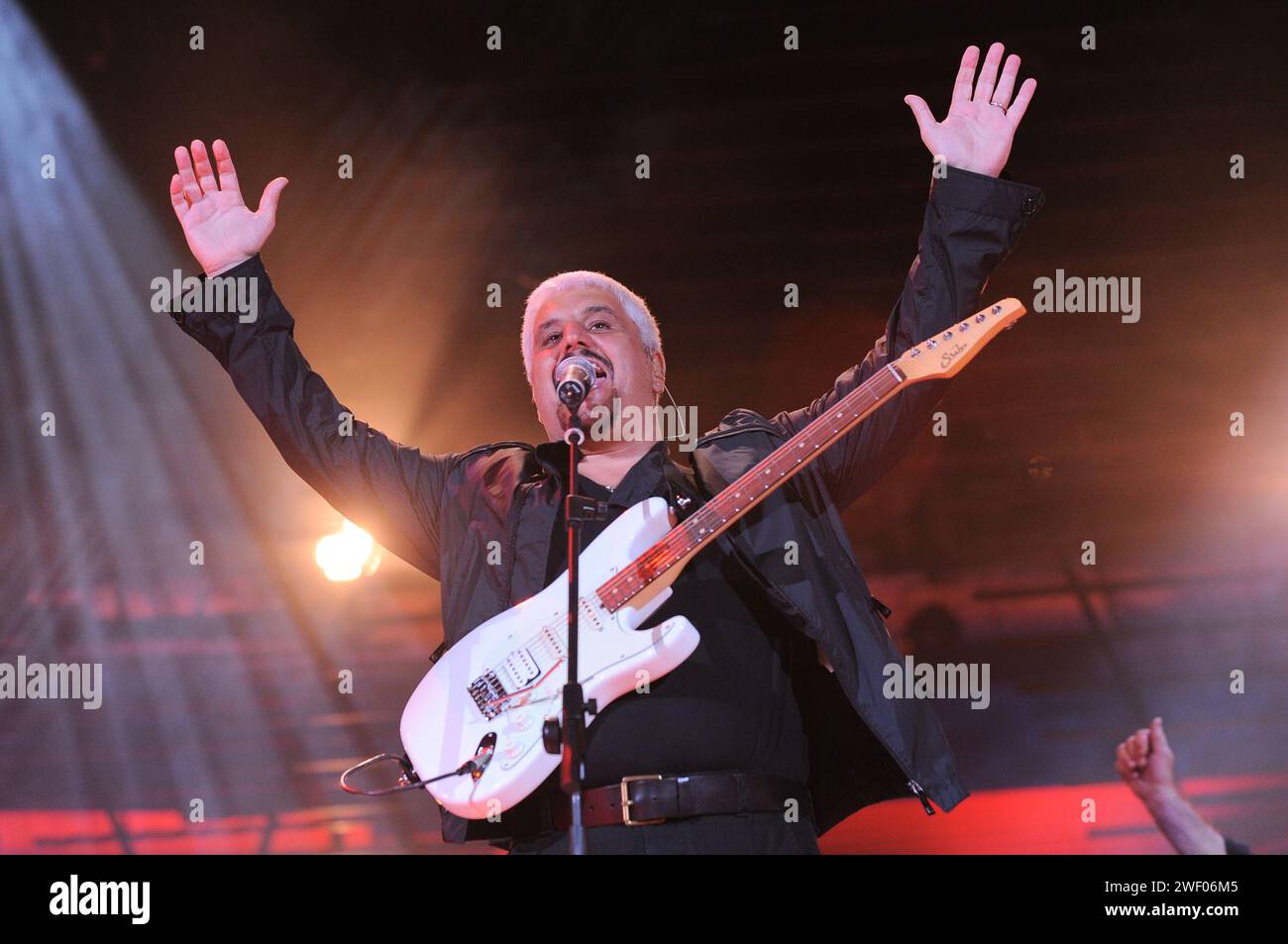 Verona Italien 07.06.2009: Live-Konzert von Pino Daniele während der Musik-TV-Sendung „Wind Musica Awards“ in der Arena Stockfoto