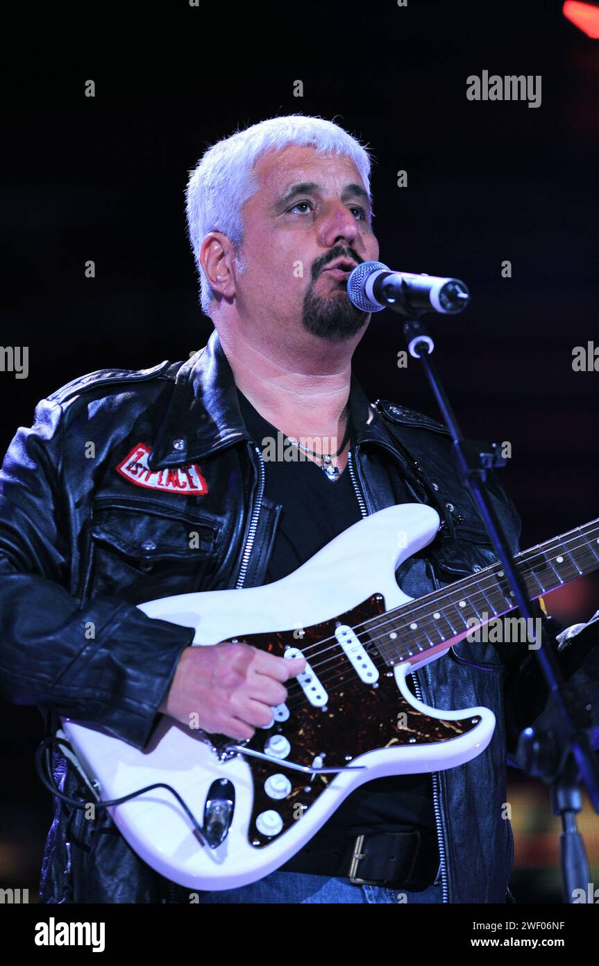 Verona Italien 07.06.2009: Live-Konzert von Pino Daniele während der Musik-TV-Sendung „Wind Musica Awards“ in der Arena Stockfoto