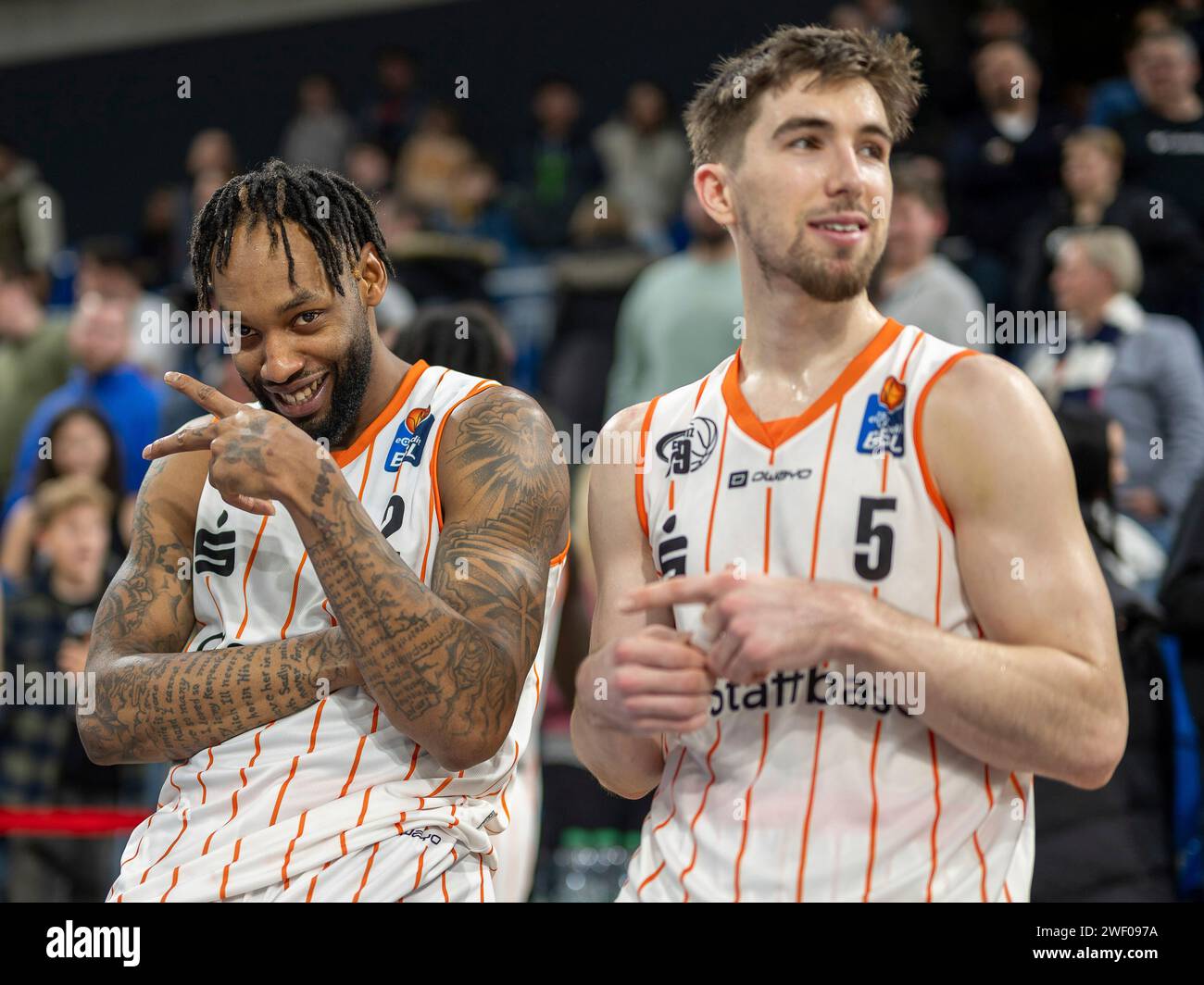 Heidelberg, Deutschland. Januar 2024. Jeff Garrett (NINERS Chemnitz, #02), Wesley Van Beck (NINERS Chemnitz, #05), positive Emotionen, GER, MLP Academics Heidelberg vs. NINERS Chemnitz, Basketball, Bundesliga, easycredit BBL, 18. Spieltag, Spielzeit 2023/2024, 27.01.2024, Foto: Eibner-Pressefoto/Sascha Walther Credit: dpa/Alamy Live News Stockfoto