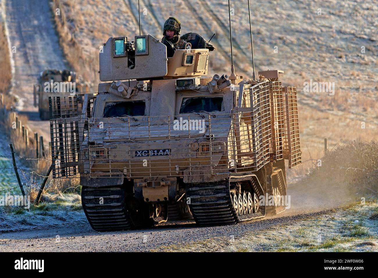 Salisbury Plain, Wiltshire, Vereinigtes Königreich – 11. Februar 2010: British Royal Marines Viking (BvS10) Amphibienfahrzeuge auf Salisbury Plain Stockfoto