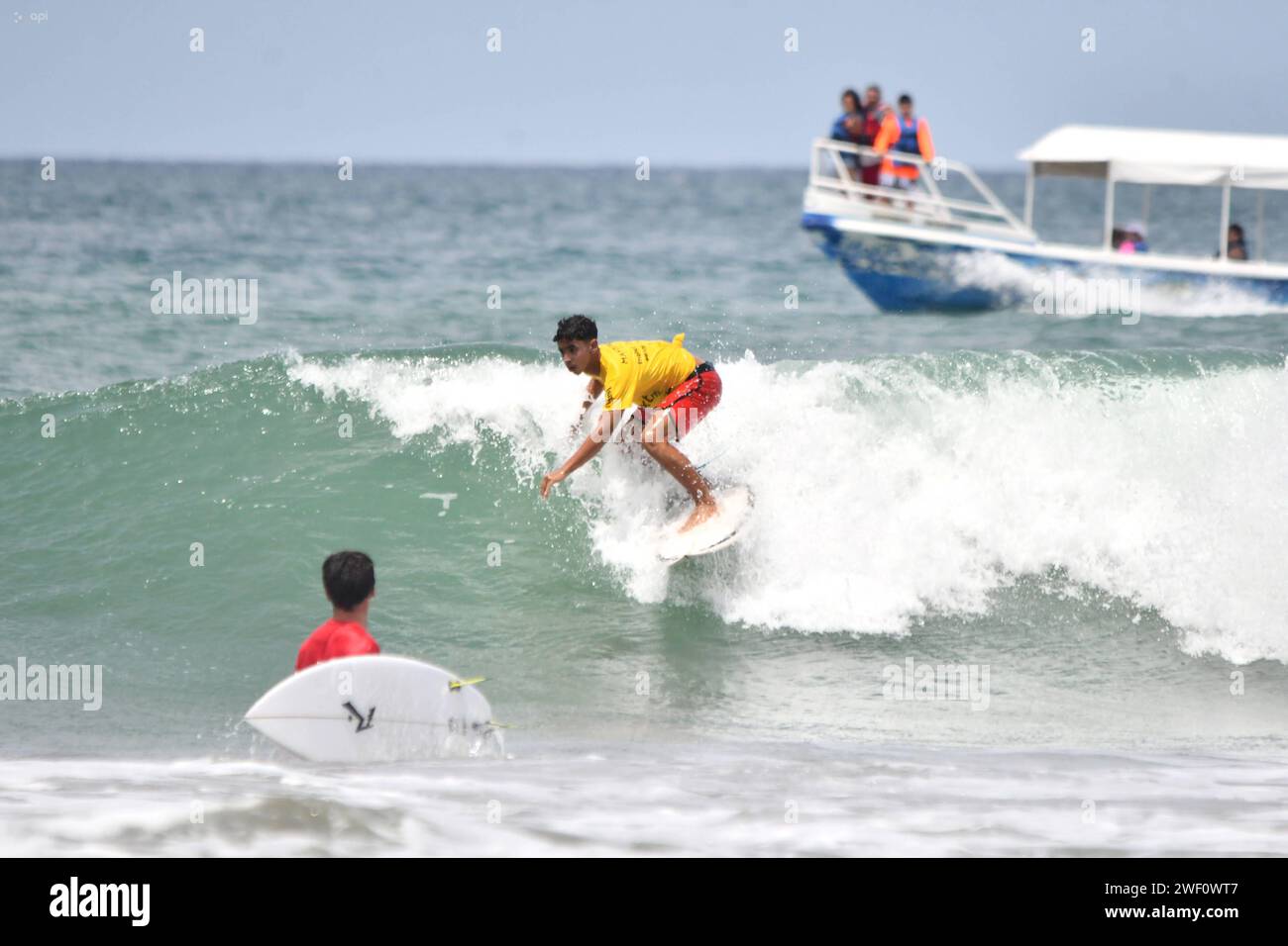 MANTA-SURF-TURISMO-EMERGENCIA-NACIONAL Manta, 27 de enero de 2023. Tras la emergencia de seguridad nacional y el Estado de Excepcion, las playas de Manta de a poco retoman una Mayor presencia de turistas. TambiÃ n se lleva a cabo la primera edicion del Manta Pro Surf 2024, organisado por la Liga Pro de Surf y que espera llevar esta competencia a diferentes playas de Ecuador. API / Ariel OCHOA Manta Manabi Ecuador SOI-MANTA-SURF-TURISMO-EMERGENCIA-NACIONAL-5c0767abde61c4225872ab5aaa5713b66 *** MANTA SURF TOURISMUS NATIONALE NOTFALL Manta, 27. Januar 2023 nach der nationalen Sicherheit NOTFALL und Stockfoto