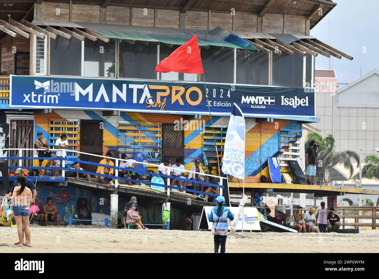 MANTA-SURF-TURISMO-EMERGENCIA-NACIONAL Manta, 27 de enero de 2023. Tras la emergencia de seguridad nacional y el Estado de Excepcion, las playas de Manta de a poco retoman una Mayor presencia de turistas. TambiÃ n se lleva a cabo la primera edicion del Manta Pro Surf 2024, organisado por la Liga Pro de Surf y que espera llevar esta competencia a diferentes playas de Ecuador. API / Ariel OCHOA Manta Manabi Ecuador SOI-MANTA-SURF-TURISMO-EMERGENCIA-NACIONAL-f7f34cb2fc9dced8120cdbddbdbb6bb5f *** MANTA SURF TOURISMUS NATIONALE NOTFALL Manta, 27. Januar 2023 nach dem nationalen SICHERHEITSNOTSTAND und Stockfoto