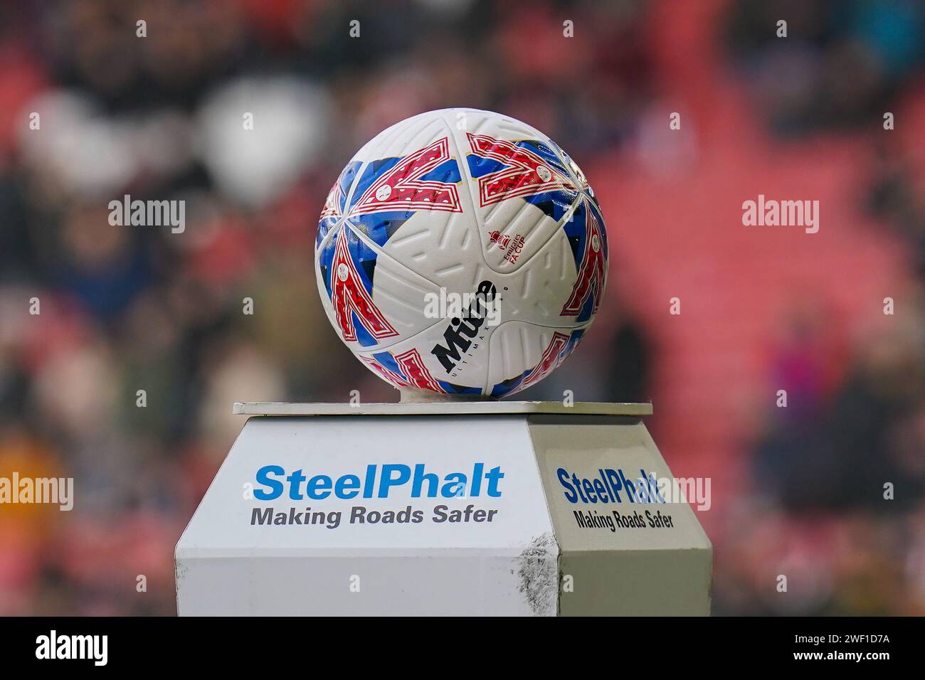 Sheffield, Großbritannien. Januar 2024. Der Emirates FA Cup Match Ball während des Spiels in der 4. Runde in der Bramall Lane, Sheffield, England, Großbritannien am 27. Januar 2024 Credit: Every Second Media/Alamy Live News Stockfoto