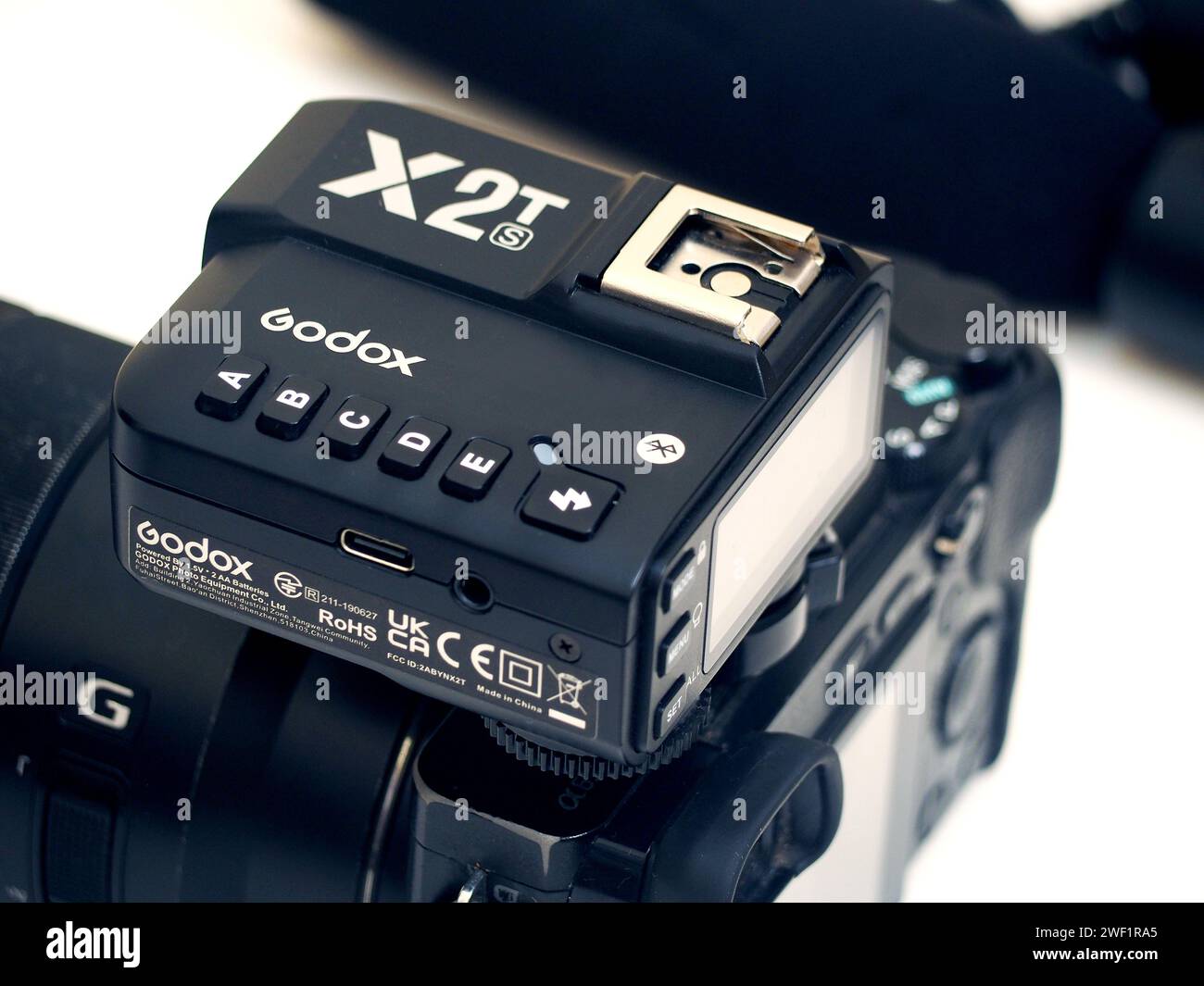 Elektronisches Fotogerät, Trigger-Kamera Godox X2T für Sony Kamera angeschlossen Stockfoto