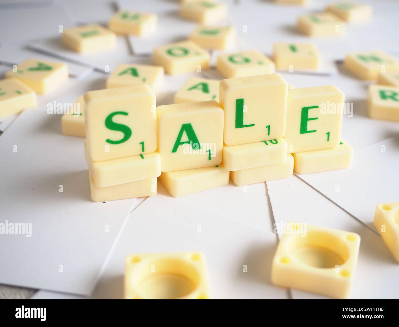 Scrabble Buchstaben für Wörter VERKAUF Stockfoto