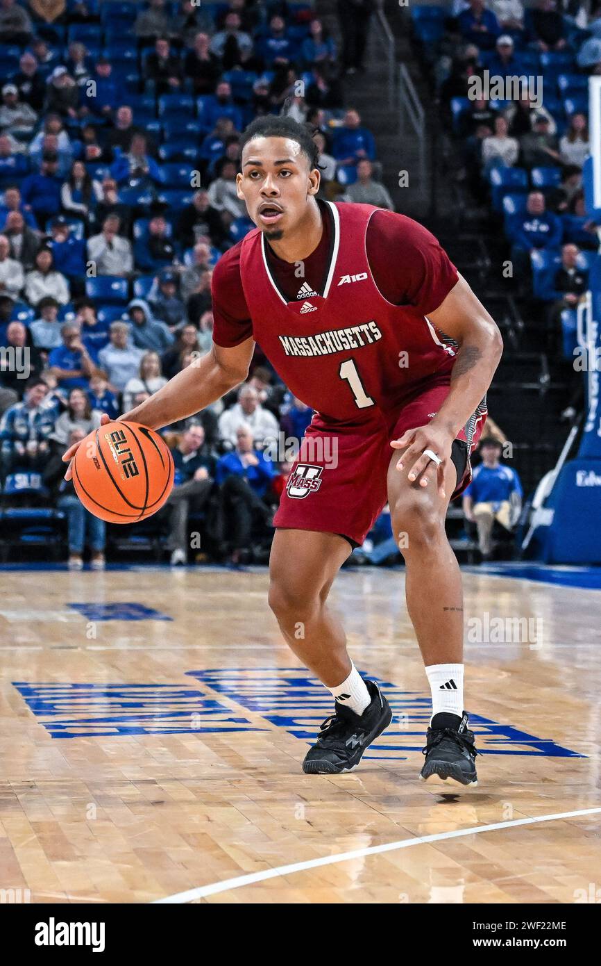 27. JANUAR 2024: Massachusetts Minutemen Stürmer Daniel Hankins-Sanford (1) in einem A10-Divisionsspiel, bei dem die University of Massachusetts Minutemen die St. besuchte Louis Billikens. In der Chaifetz Arena in St. Louis, MO am Samstag, 27. Januar 2024 Richard Ulreich/CSM Credit: CAL Sport Media/Alamy Live News Stockfoto