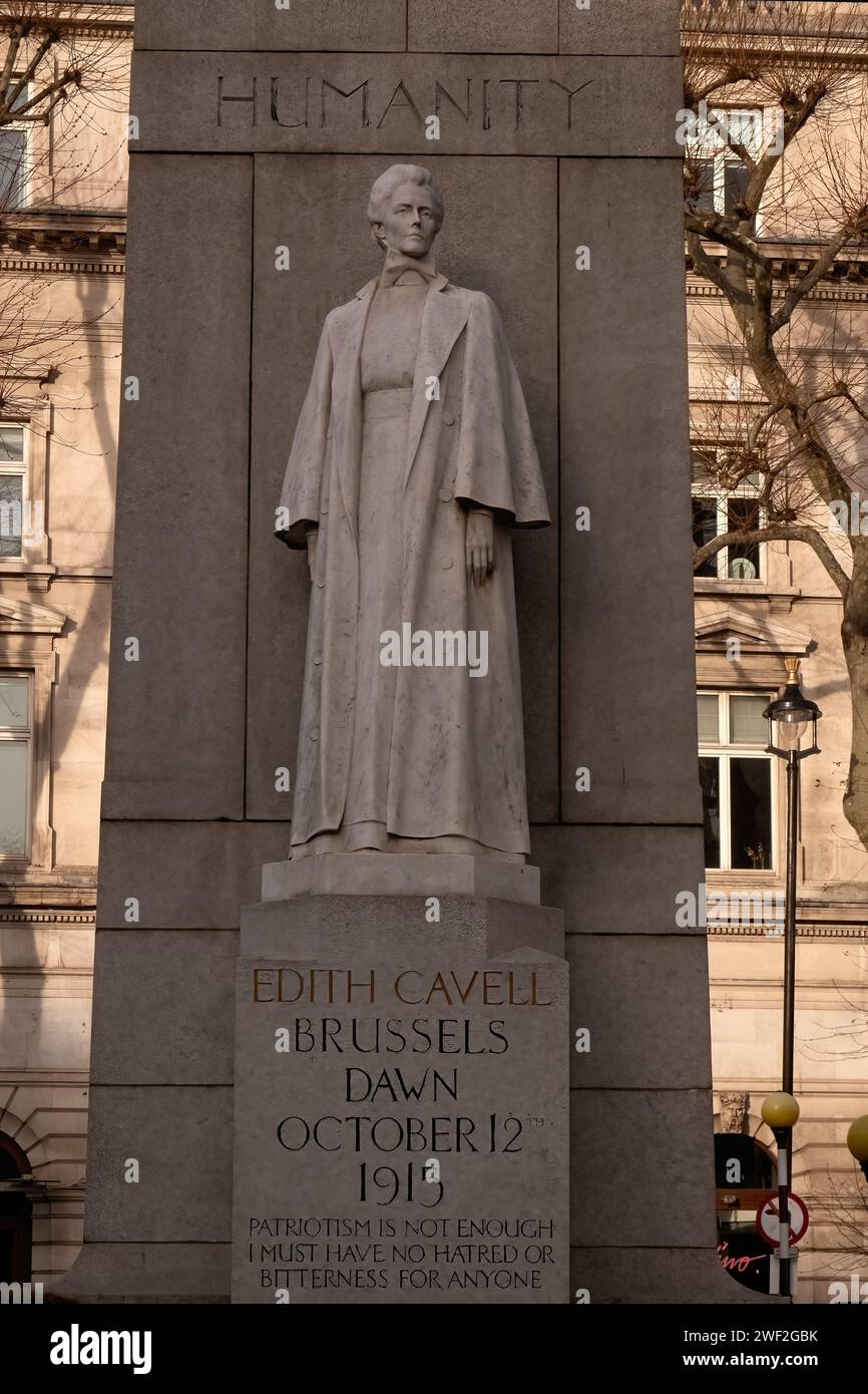 LONDON, Großbritannien - 27. JANUAR 2024: Gedenkstatue für die Schwester Edith Cavell in St. Martin's Place Stockfoto