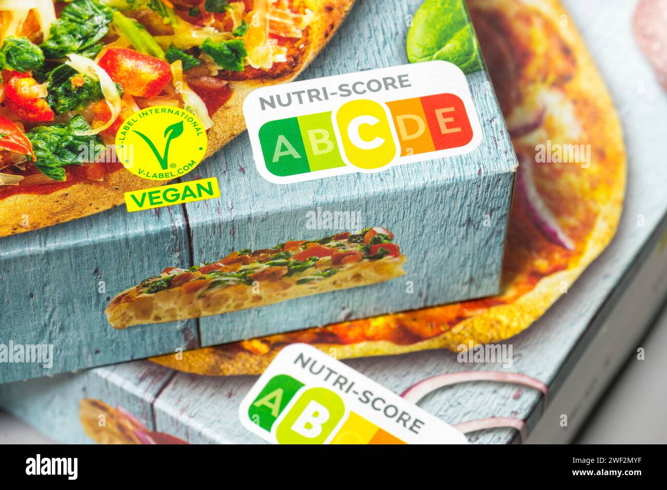 NUTRI-SCORE-Etikett, Nährwertkennzeichnungssystem, Verpackung von MIA PINSA aus Sauerteig, Gemüse, VEGAN, Baden-Württemberg, Deutschland Stockfoto