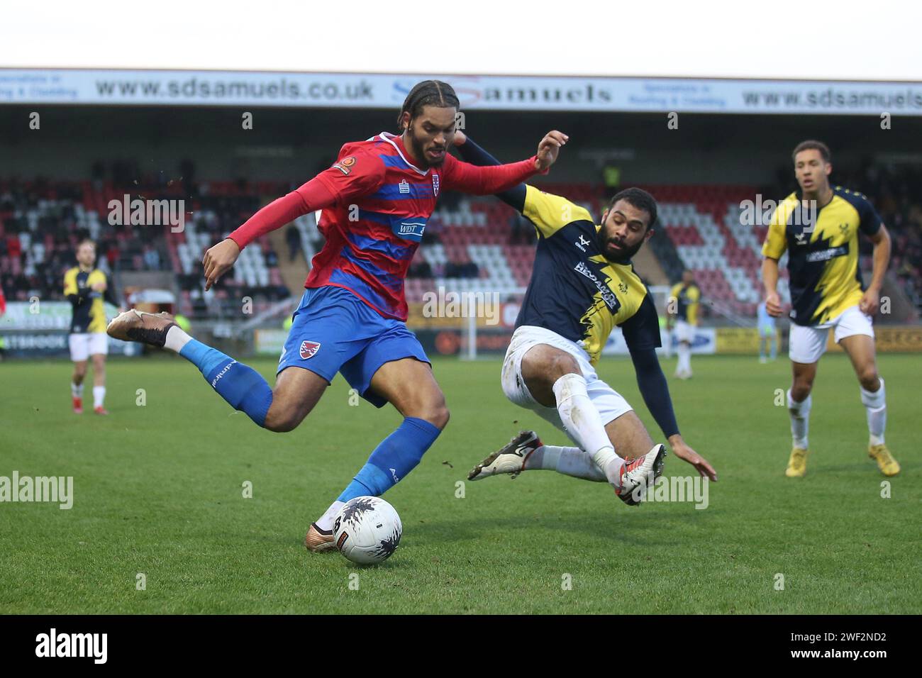 Sydney Ibie von Dagenham und Redbridge und Alex Penny von Kidderminster Harriers während Dagenham & Redbridge vs Kidderminster Harriers, Vanarama Nationa Stockfoto