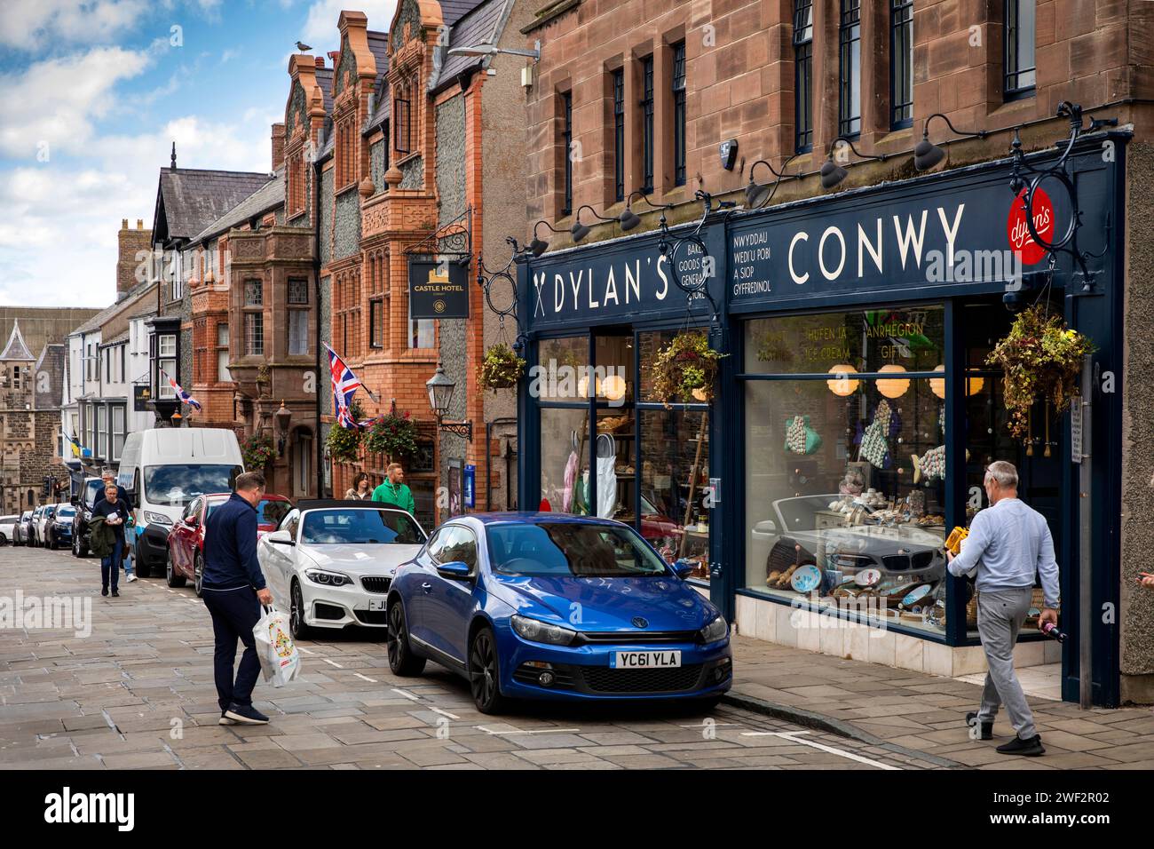 Vereinigtes Königreich, Wales, Gwynedd, Conwy (Conway), Stadtzentrum, High Street Shops Stockfoto