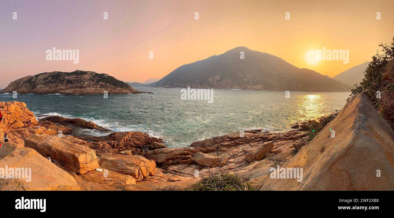 Die ruhige Schönheit von Stanley Beach in Hong Kong bei Sonnenuntergang Stockfoto