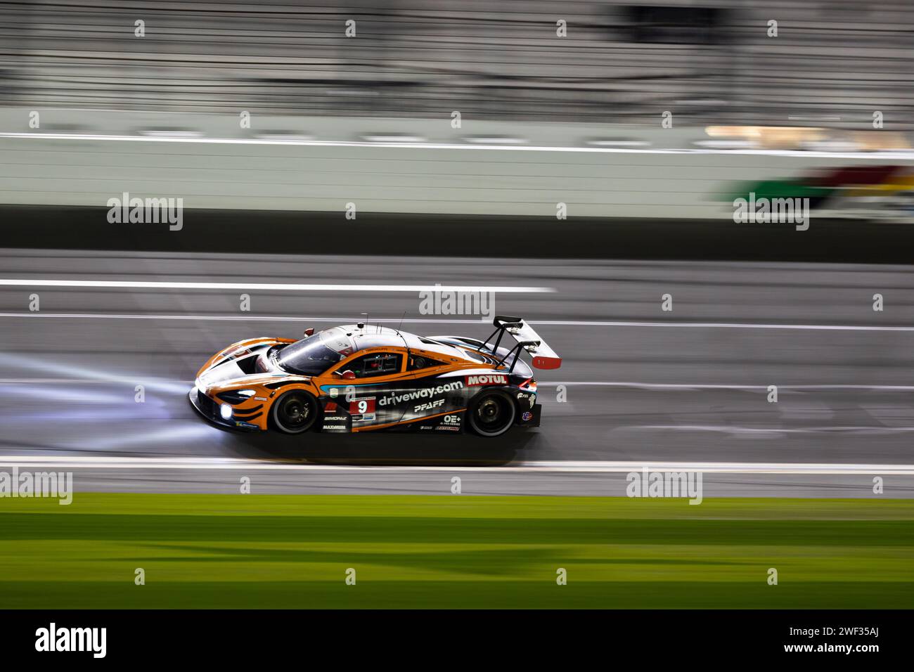 Daytona Beach, Etats Unis. Januar 2024. 09 KIRCHHÖFER Marvin (che), JARVIS Oliver (gbr), HINCHCLIFFE James (CAN), ROSSI Alexander (usa), Pfaff Motorsports, McLaren Toronto McLaren 720S GT3 EVO, Action während der Rolex 24 in Daytona, 1. Runde der IMSA WeatherTech Sportscar Championship 2024, vom 23. bis 28. Januar 2024 auf dem Daytona International Speedway in Daytona Beach, Florida, USA - Foto Javier Jimenez/DPPI Credit: DPPI Media/Alamy Live News Stockfoto