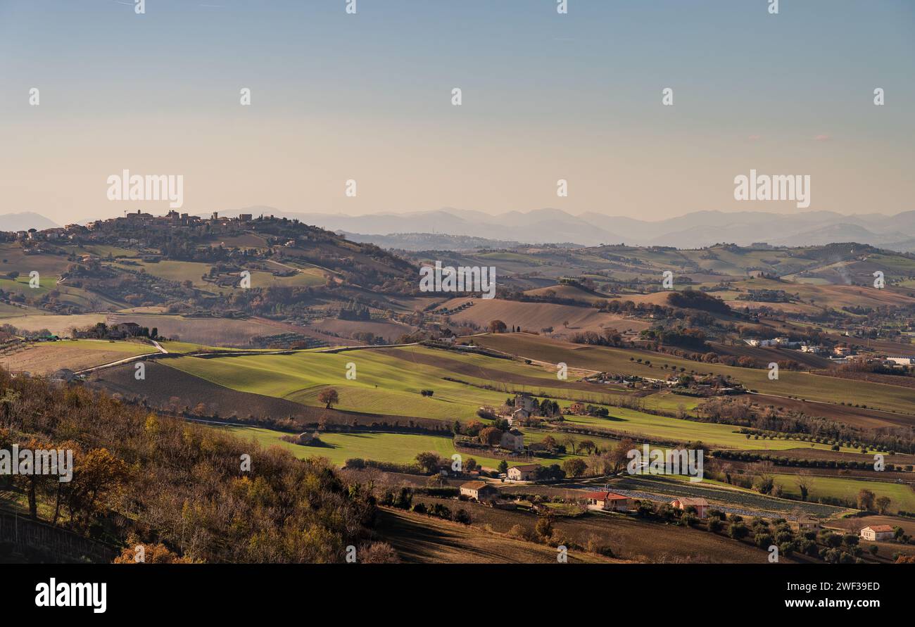 Die Marken, eine Region Ostitaliens, erhebt sich zwischen dem Apennin-Gebirge und der Adria. Stockfoto