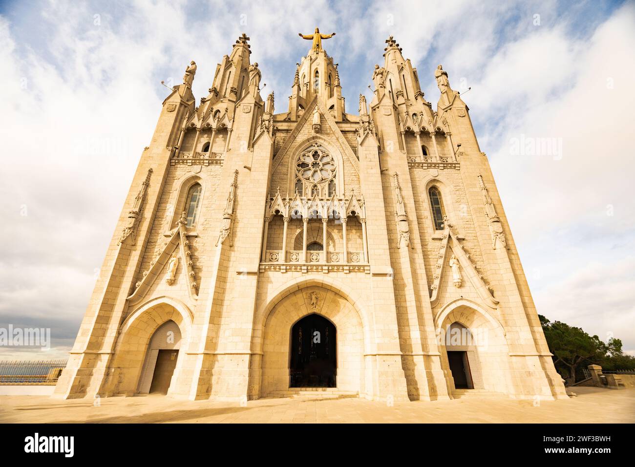 Tempel des Heiligen Herzens Jesu. Tempel Expiatori del Sagrat Cor. Römisch-katholische Kirche auf dem Gipfel des Tibidabo, Barcelona, Katalonien Stockfoto