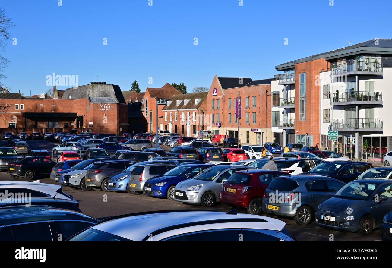 Parkplatz im öffentlichen Stadtzentrum, Hitchin, Hertfordshire, England, Großbritannien. Stockfoto