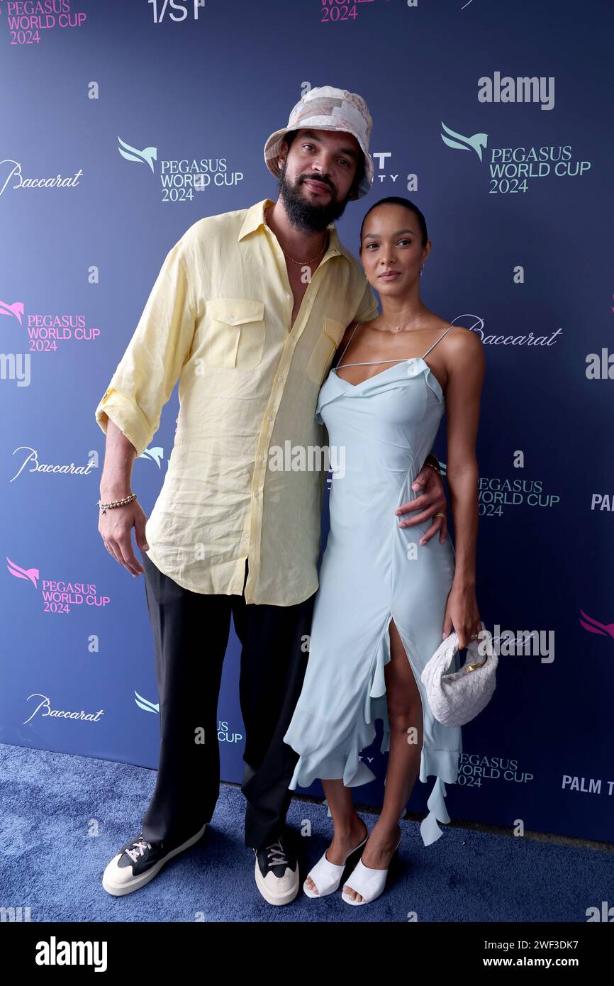 Hallandale, Florida, USA. Januar 2024. Joakim Noah und Lais Ribeiro beim Pegasus World Cup 2024 im Gulfstream Park am 27. Januar 2024 in Hallandale, Florida. Quelle: Mpi122/Media Punch/Alamy Live News Stockfoto