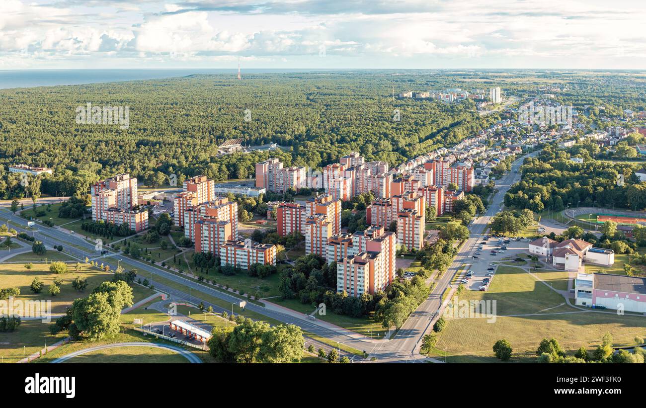 Litauen, Klaipeda, Schlafzimmer Viertel und Giruliu Wald in der Nähe. Stockfoto