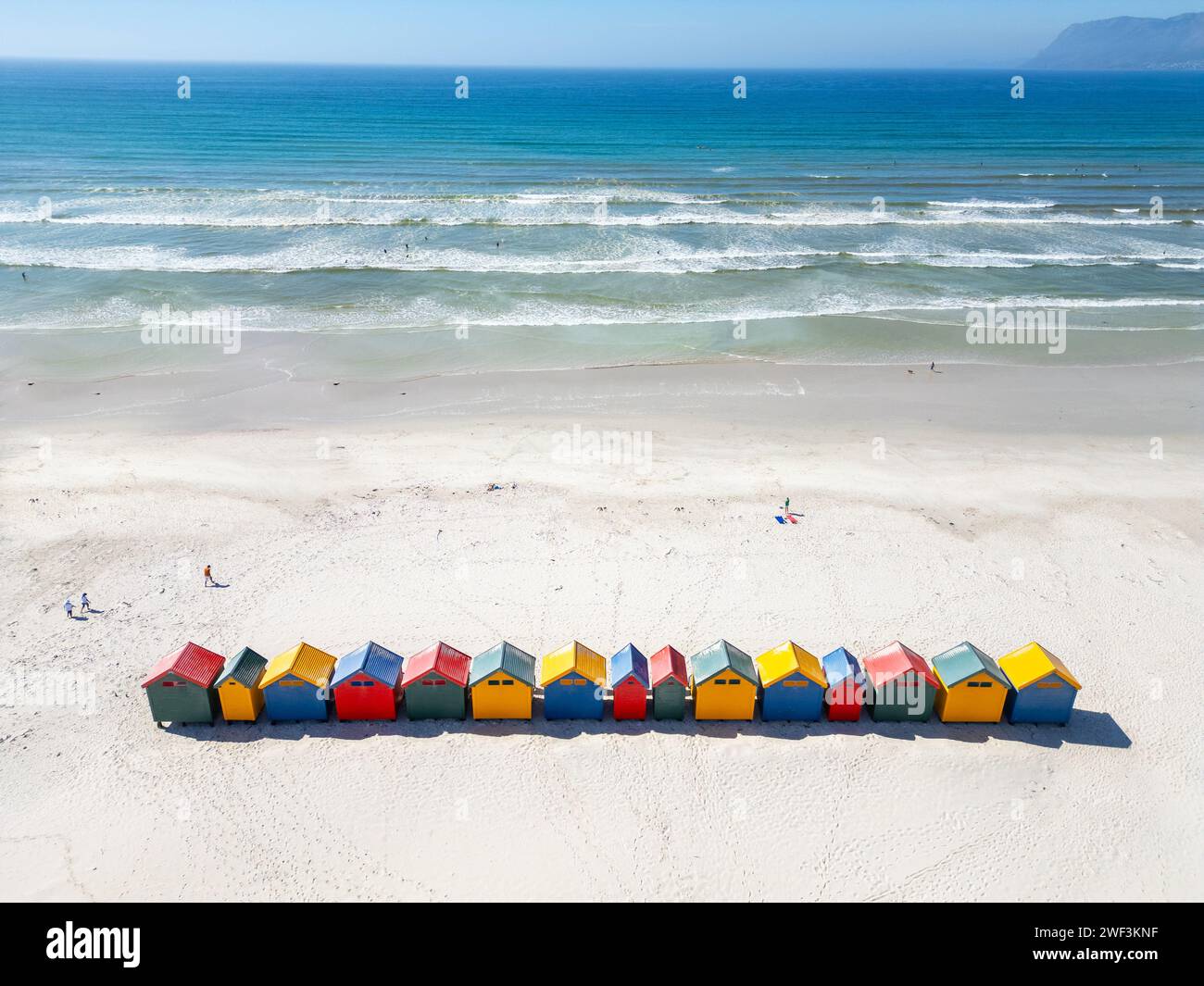 Bunte Strandhütten, West Beach, Muizenberg, Kapstadt, Südafrika Stockfoto