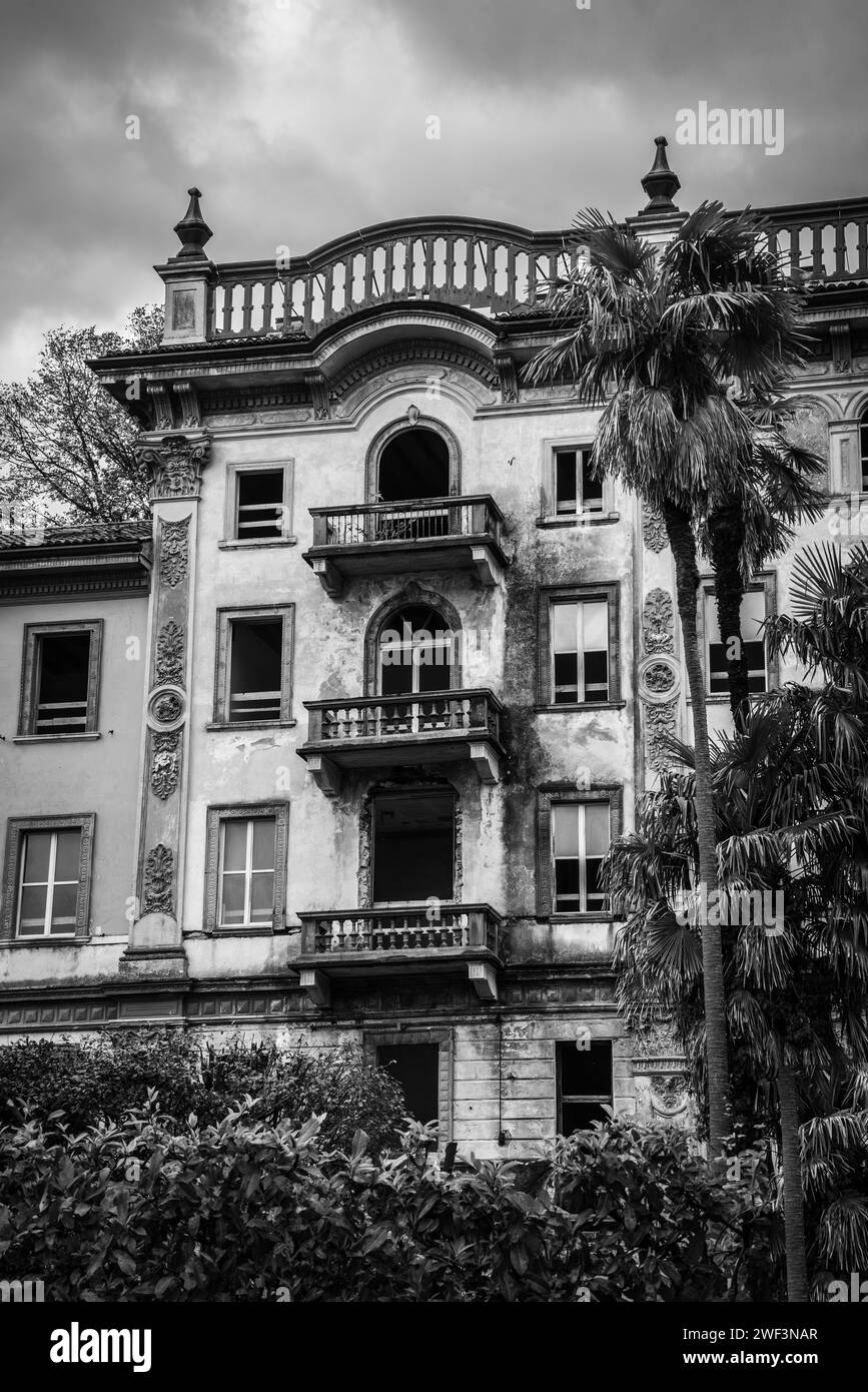 Ruine eines alten Hotelpalastes in Bellagio am Comer See, Italien Stockfoto