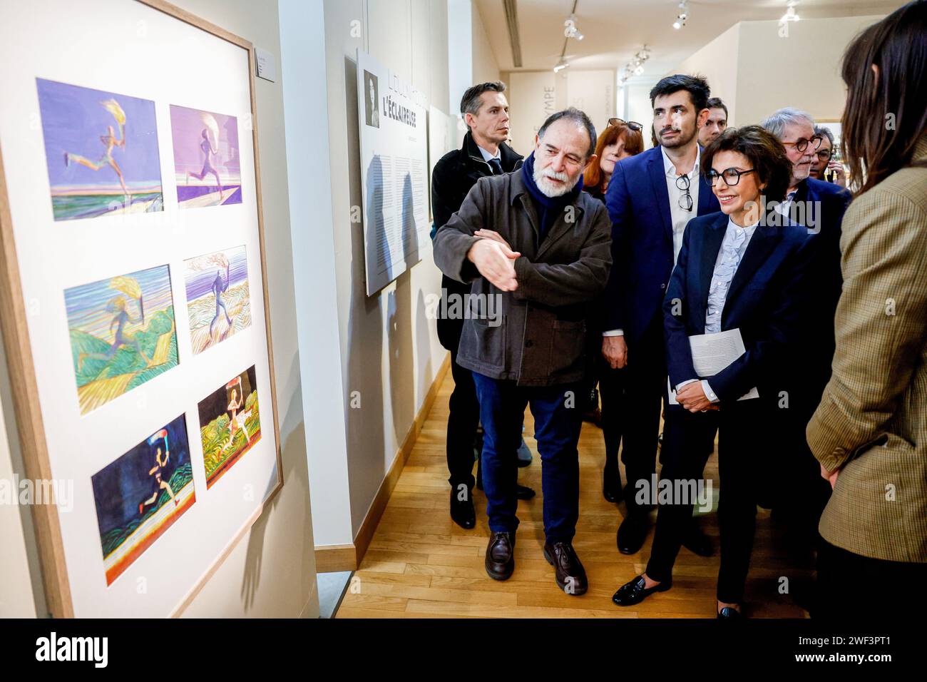 © PHOTOPQR/CHARENTE LIBRE/Julie Desbois ; Angoulême ; 27/01/2024 - -10-371 - FIBD2024 Visite Rachida Dati Ministry Culture, Rachida Dati, Ministry de la culture a passe l'apres midi du samedi 27 janvier 2024 au Festival de la Bande dessinee d'Angouleme, la ministre a visite l'exposition sur l'Art de la Course de Lorenzo Matotti au musee d'Angouleme, deambule dans les bulles a la rencontre des dessinateurs, festivaliers et editeurs, nommee depuis peu c'etait l'une des premieres grosses sorties officielles de la ministre de la culture, le fetival de la BN d'Angouleme EST un passage oblige pour l Stockfoto