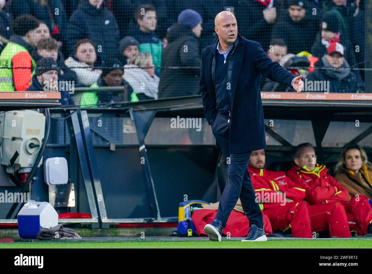 ROTTERDAM, NIEDERLANDE - 28. JANUAR: Trainer Arne Slot of Feyenoord Gesten während des niederländischen Eredivisie-Spiels zwischen Feyenoord und FC Twente im Stadion Feyenoord am 28. Januar 2024 in Rotterdam, Niederlande. (Foto: Joris Verwijst/Orange Pictures) Stockfoto