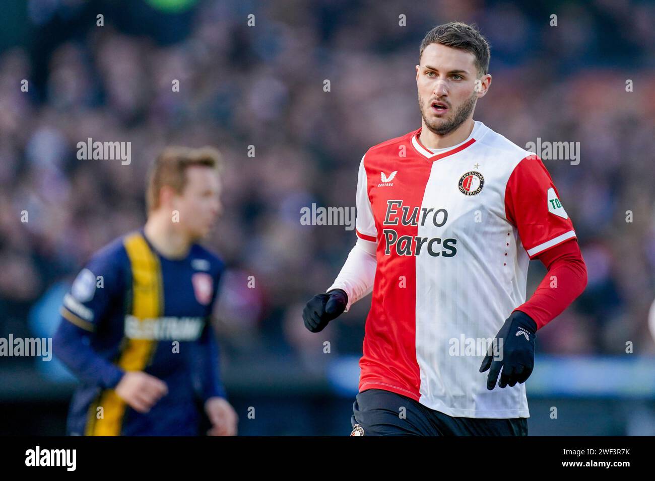 ROTTERDAM, NIEDERLANDE - 28. JANUAR: Santiago Gimenez aus Feyenoord sieht beim niederländischen Eredivisie-Spiel zwischen Feyenoord und FC Twente am 28. Januar 2024 im Stadion Feyenoord in Rotterdam, Niederlande, an. (Foto: Joris Verwijst/Orange Pictures) Stockfoto