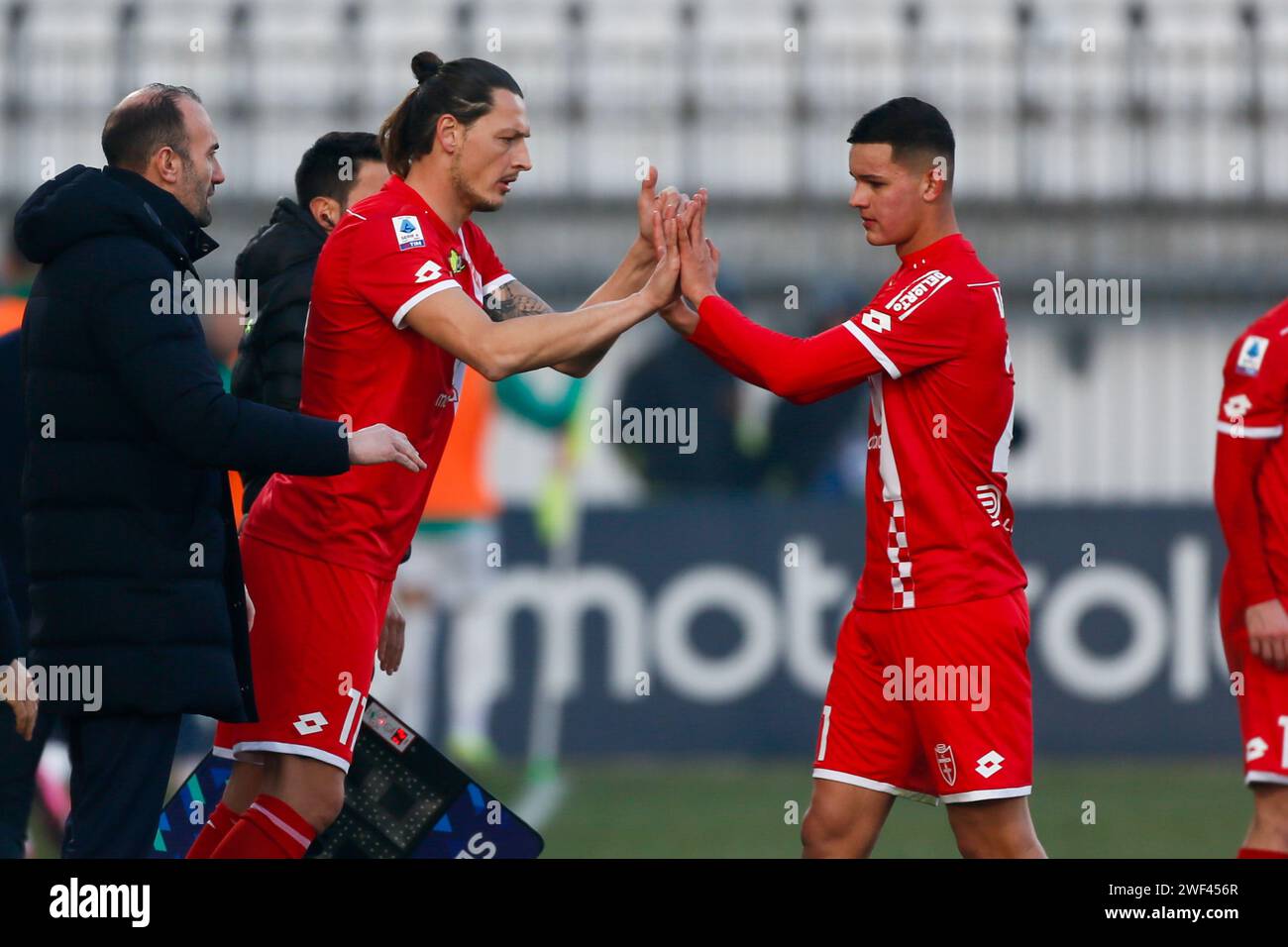 Foto Claudio Grassi/LaPresse 28 Gennaio 2024 - Monza, Italia - Sport, calcio - Monza vs Sassuolo - Campionato italiano di calcio Serie A TIM 2023/2024 - U-Power Stadion. Nella Foto: Escordio di Milan Djuric (AC Monza) al Monza 28. Januar 2024 - Monza, Italien - Sport, Fußball - AC Monza vs US Sassuolo - italienische Serie A TIM Football Championship 2023/2024 - U-Power Stadium. Im Bild: Milan Djuric (AC Monza) erster Auftritt für AC Monza Stockfoto