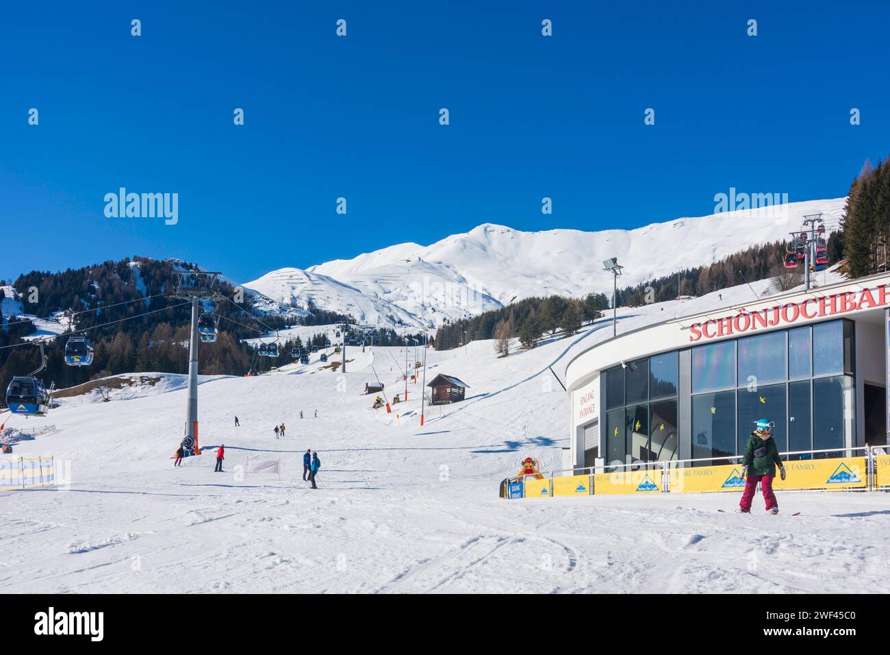 Skilifte, Skipisten, Abfahrtsski, Samnaun Alpen Stockfoto
