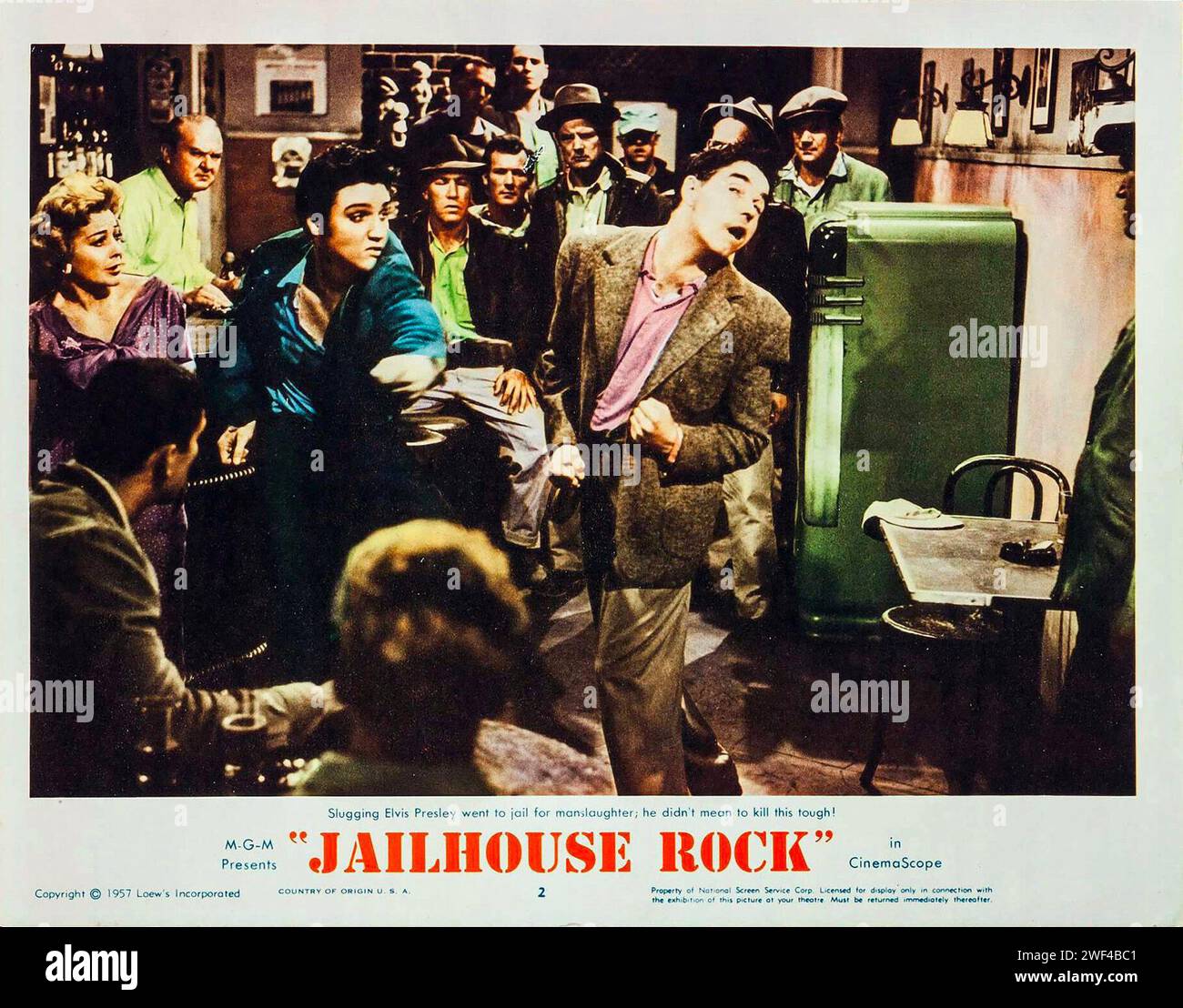 Elvis Presley in Jailhouse Rock (1957 Foyerkarte - Slugging Elvis) Stockfoto
