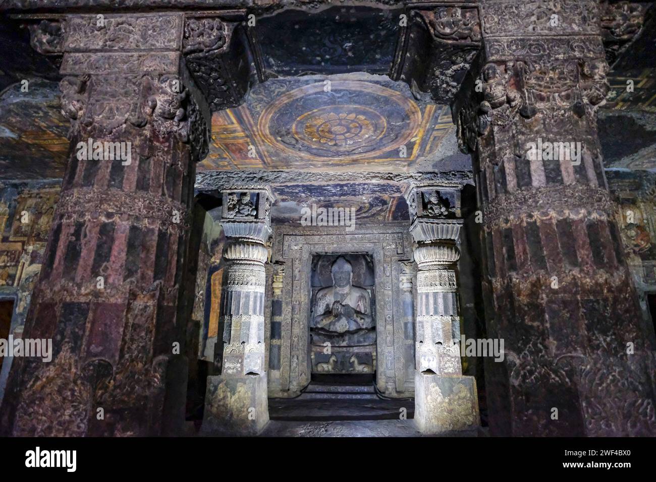 Ajanta, Indien - 19. Januar 2024: Die Ajanta Caves sind buddhistische Höhlendenkmäler in Ajanta, Aurangabad District, Maharashtra, Indien. Stockfoto