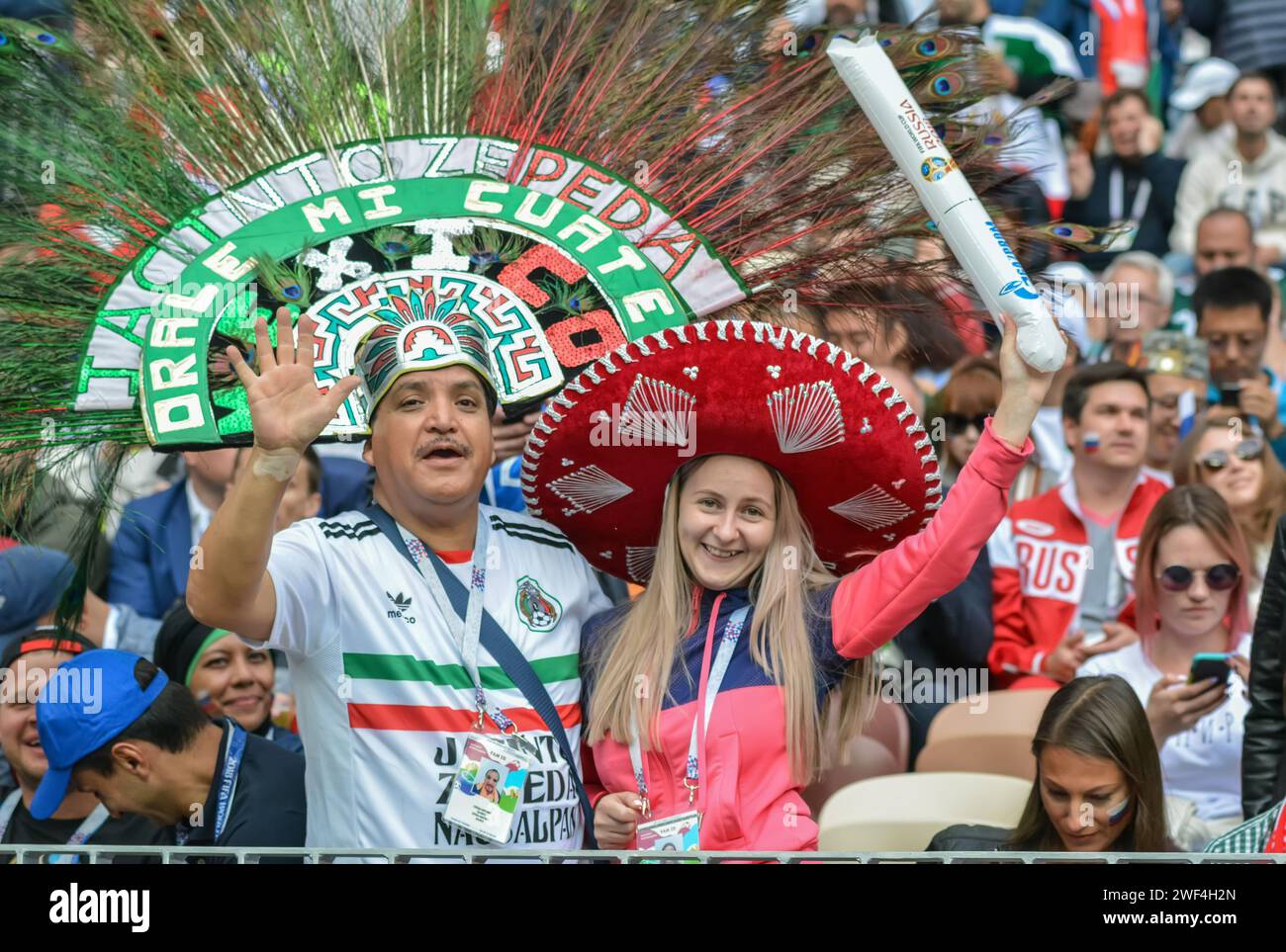 Moskau, Russland – 14. Juni 2018. Fans aus Mexiko und Russland beim Eröffnungsspiel der FIFA Fussball-Weltmeisterschaft 2018 Russland gegen Saudi Arabien (5:0). Stockfoto