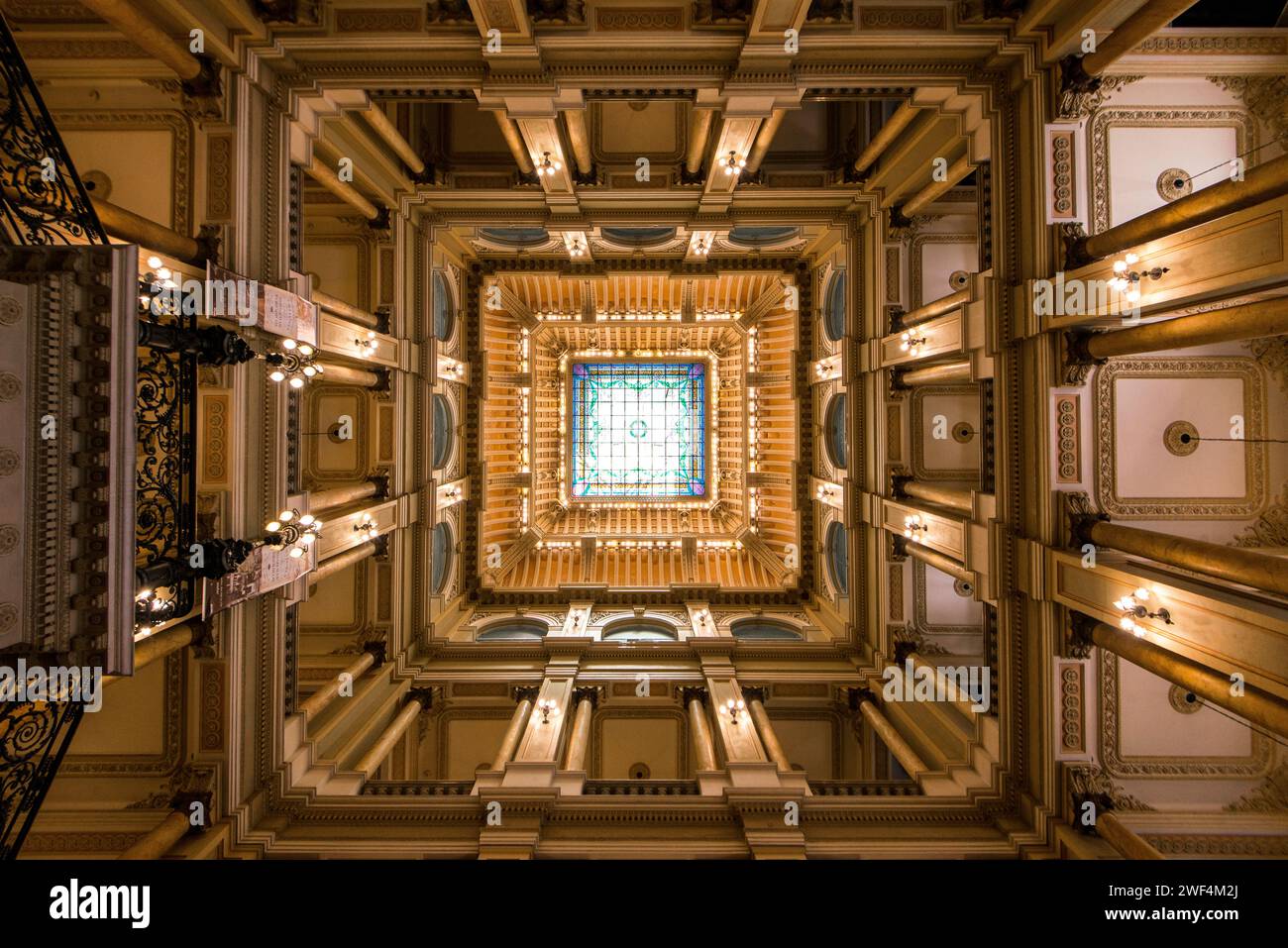 Rio de Janeiro, Brasilien - 21. September 2023: Innenraum der brasilianischen Nationalbibliothek. Sie wurde 1807 gegründet und ist mehr als 200 Jahre alt. Stockfoto