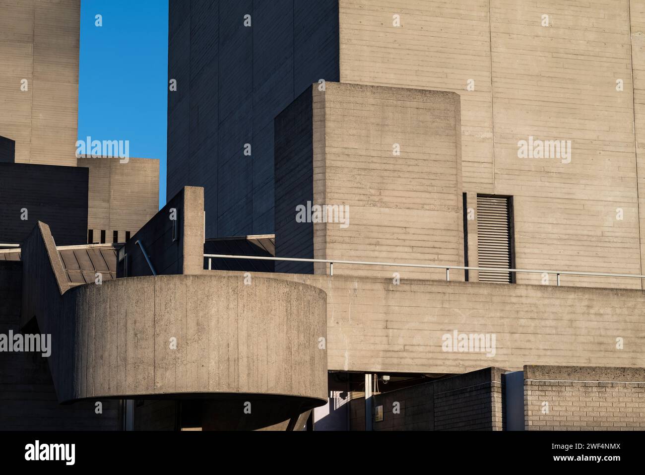 National Theatre, ein Veranstaltungsort für darstellende Künste und verbundene Theaterkompanie in Southbank, London, England, Großbritannien Stockfoto