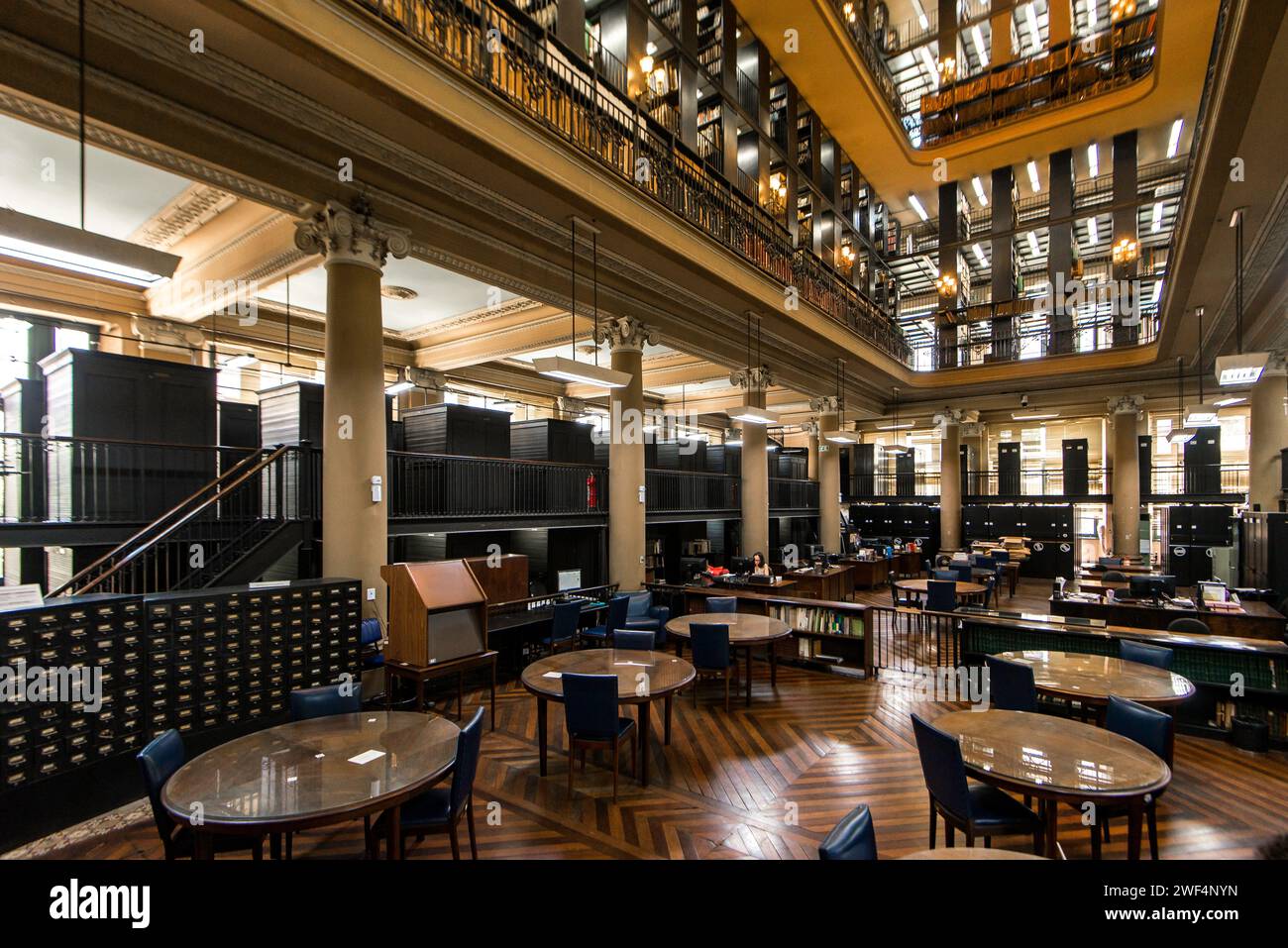 Rio de Janeiro, Brasilien - 21. September 2023: Lesesaal der brasilianischen Nationalbibliothek. Sie wurde 1807 gegründet und ist mehr als 200 Jahre alt. Stockfoto