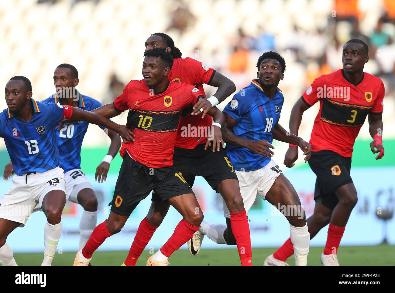 © Anis/APP/MAXPPP - joueur angolais JACINTO MUONDO DALA (C), reagit lors du match de Football huitiemes-de-Finale Coupe d'Afrique des Nations (CAN) 2024 entre L'Angola et Namibie au Stade de la Paix a Bouake en Cote d'ivoire le 27 janvier 2024 Credit: MAXPPP/Alamy Live News Stockfoto