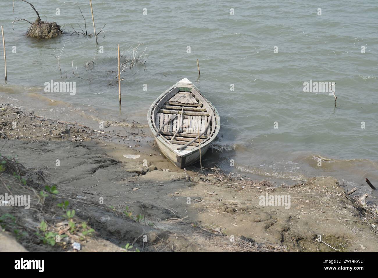 Ein wunderschöner hölzerner Bootsstand auf dem Fluss Jamuna Stock Photo Stockfoto