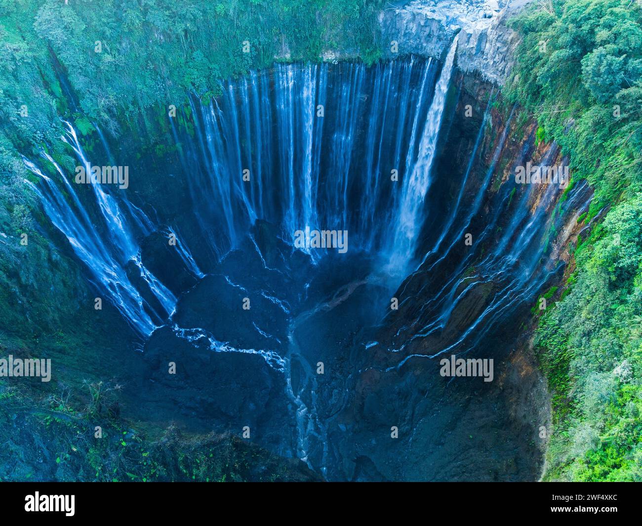 Luftaufnahme der Tumpak Sewu Wasserfälle Stockfoto