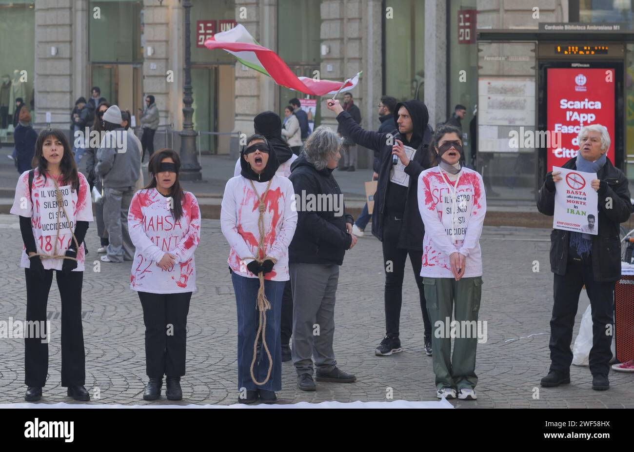 Mailand, . Januar 2024. Protest des iranischen Volkes gegen die anhaltende Gewalt und Diskriminierung von Frauen in ihrem Land und gegen das Regime von Ali Khamenei Credit: Independent Photo Agency/Alamy Live News Stockfoto