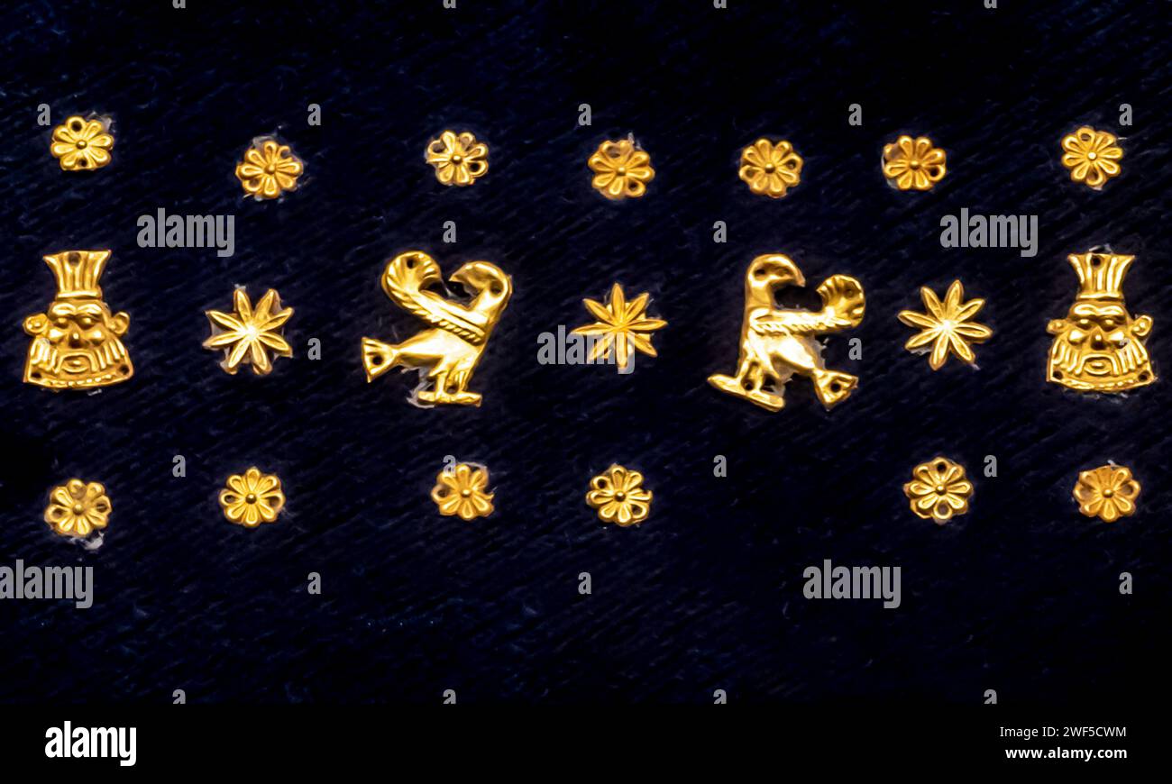 Goldene Applikationen, vogelförmige Accessoires aus Gold, 6. - 4. Jahrhundert v. Chr. Smyrna, archäologisches Museum in Izmir Stockfoto
