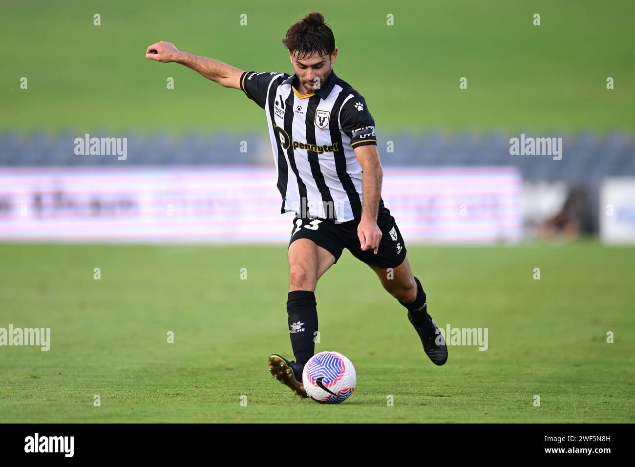 Leumeah, Australien. Januar 2024. Ivan Vujica von der Mannschaft Macarthur FC wird während des Spiels der A-League 2023/24 in der Runde 14 zwischen Macarthur FC und Perth Glory FC im Campbelltown Stadium in Aktion gesehen. Endstand; Macarthur FC 2: 2 Perth Glory FC. (Foto: Luis Veniegra/SOPA Images/SIPA USA) Credit: SIPA USA/Alamy Live News Stockfoto