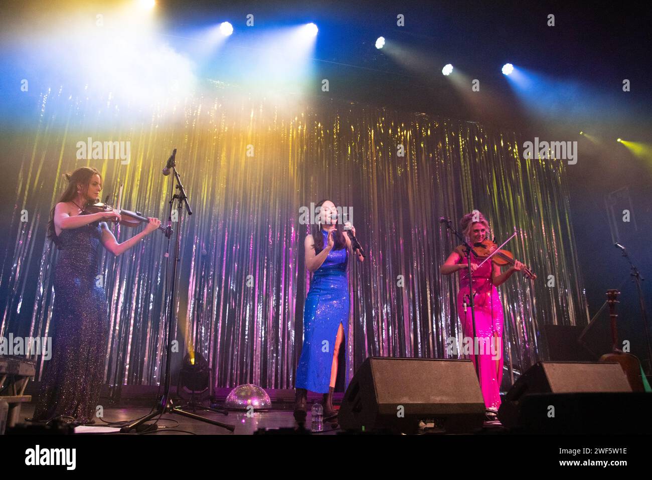 Glasgow Schottland. 21. Januar 2024. Die schottische Sängerin Julie Fowlis trat mit Kinnaris Quintet, der schottischen Folk Band, auf dem Old Fruitmarket bei Celtic Connections 2024 auf. Foto Pauline Keightley/Alamy. Stockfoto