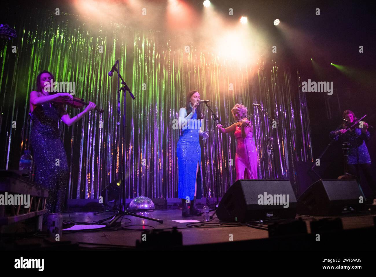 Glasgow Schottland. 21. Januar 2024. Die schottische Sängerin Julie Fowlis trat mit Kinnaris Quintet, der schottischen Folk Band, auf dem Old Fruitmarket bei Celtic Connections 2024 auf. Foto Pauline Keightley/Alamy. Stockfoto