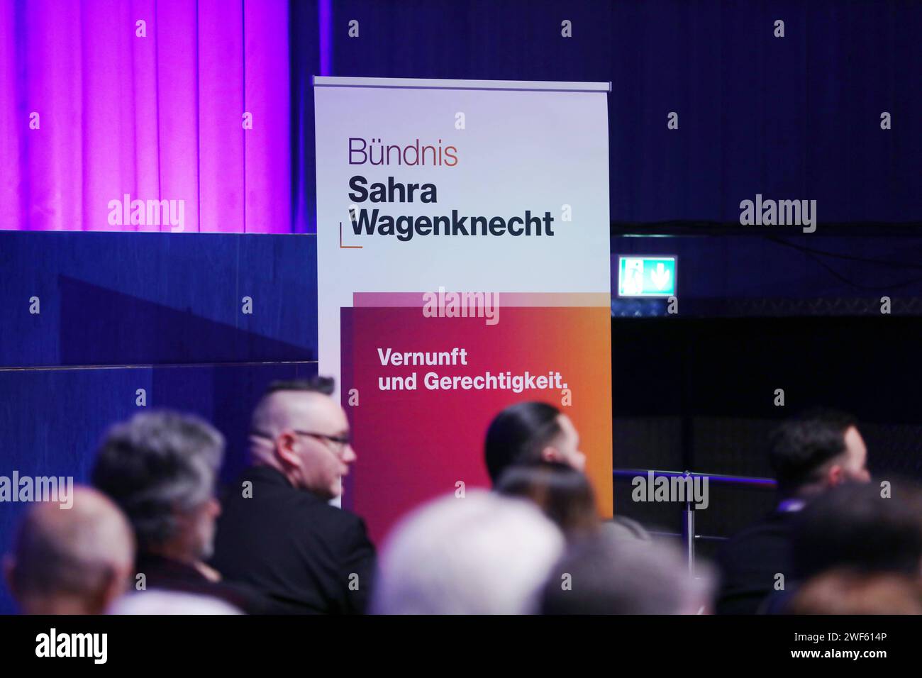 Berlin, Deutschland, 27.01.2024: Kosmos Kino: Gründungsparteitag von Bündnis Sahra Wagenknecht - Vernunft und Gerechtigkeit : ein Aufsteller mit dem Logo auf dem BSW-Gründungsparteitag *** Berlin, 27 01 2024 Kosmos Kino Gründungsparteikonferenz der Sahra Wagenknecht Allianz für Vernunft und Gerechtigkeit Stand-up-Präsentation mit dem Logo auf der BSW Gründungsparteitag Copyright: xdtsxNachrichtenagenturx dts 29662 Stockfoto