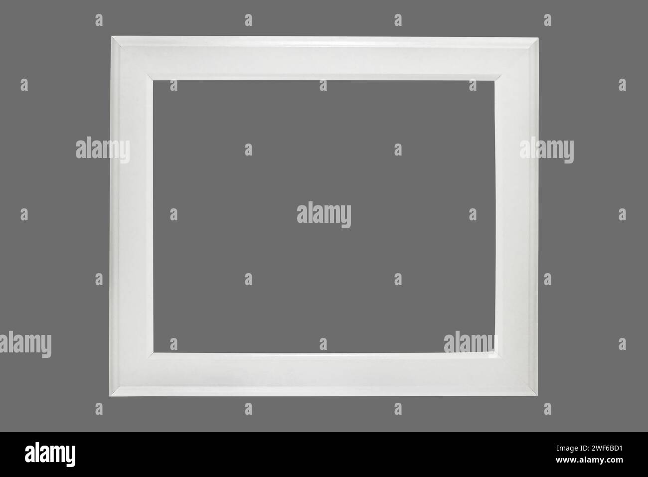 Weißer hölzerner Bilderrahmen einfacher leerer minimaler moderner Stil grauer Hintergrund isoliert Stockfoto