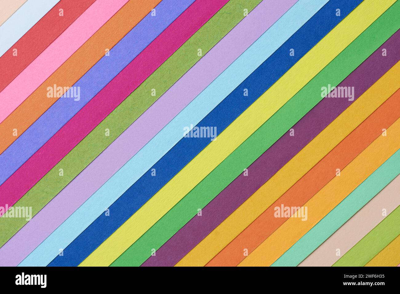 Abstrakt von farbenfrohem Papierbogen-Layout, geometrischen diagonalen Linien Design Hintergrundtapete oder Hintergrund für Karten, Banner und Poster, strukturiert Stockfoto