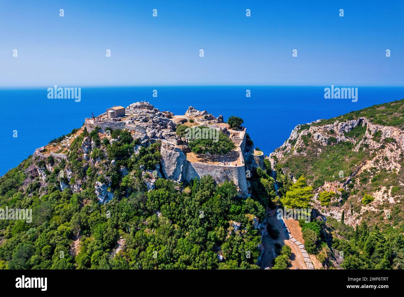 Blick aus der Vogelperspektive auf Angelokastro (wörtlich „Engelsburg“), eine byzantinische Burg auf Korfu („Kerkyra“) Insel, Ionisches Meer, Griechenland. Stockfoto