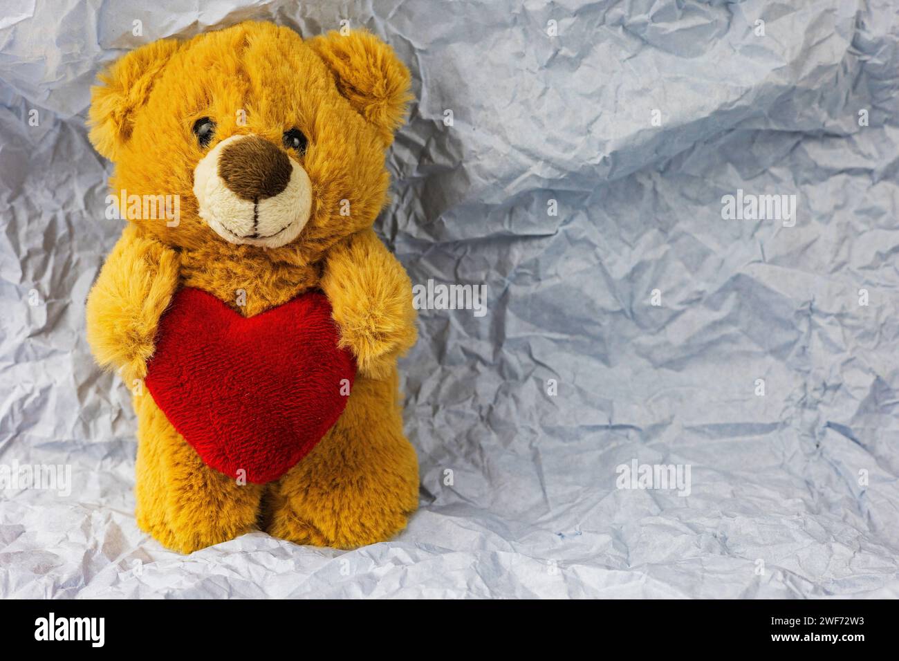 Teddybär mit Herz, Vintage-Ton, Konzept der Liebe, Valentinstag Feiertage. Muttertag. Stockfoto