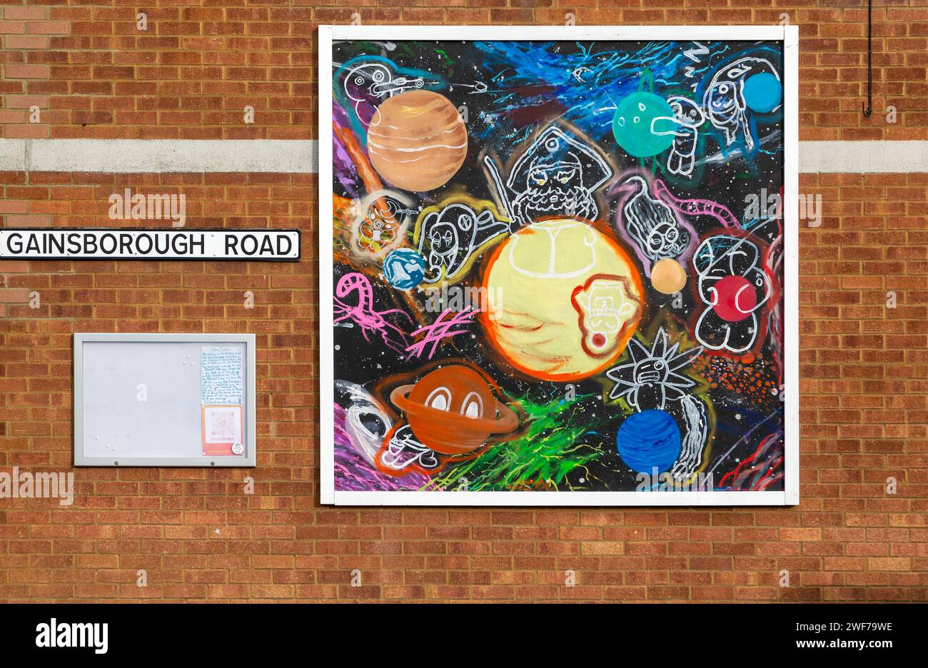 Street Art Gemälde an der Wand vor dem Galeriebaden, Felixstowe, Suffolk, England, Großbritannien Stockfoto