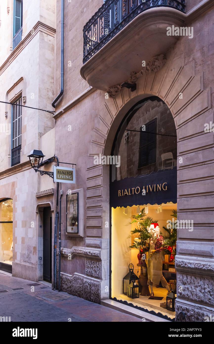 Dezember 2023 - Außenansicht des Luxusgeschäfts Rialto Living, Palma, Mallorca. Stockfoto