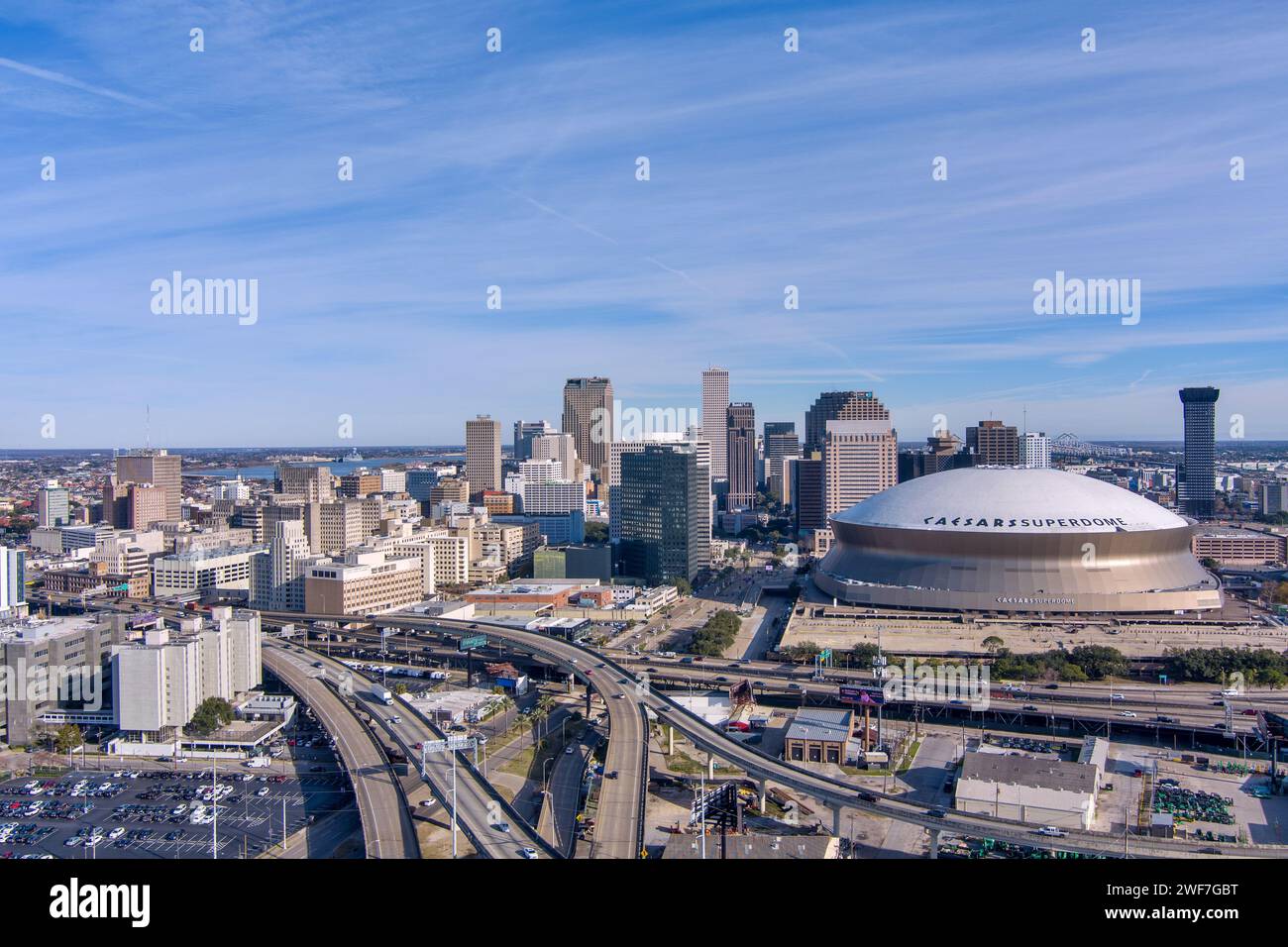 Downtown New Orleans und Superdome Stockfoto